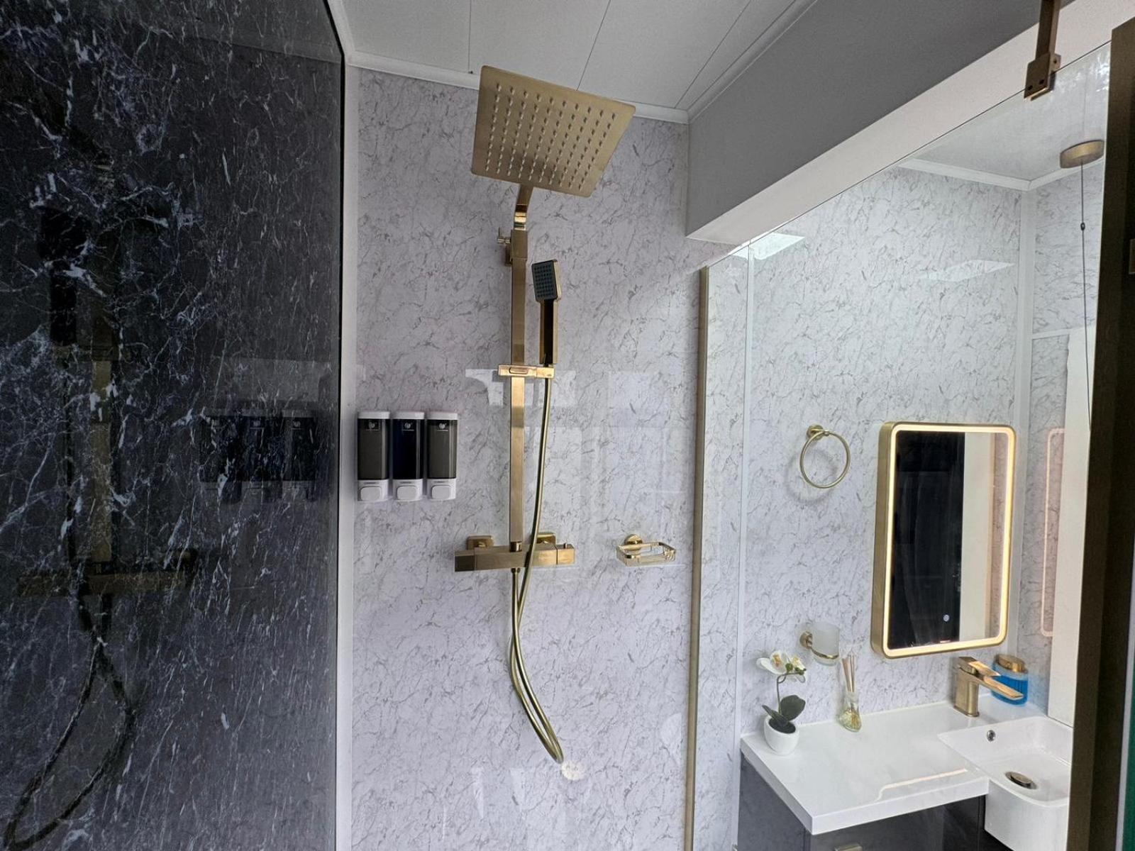 Newly Renovated In Center Апартаменты *
