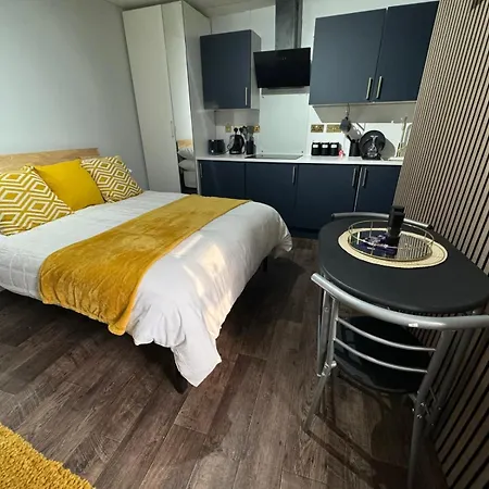Newly Renovated Studio In Center Лутон Экстерьер фото